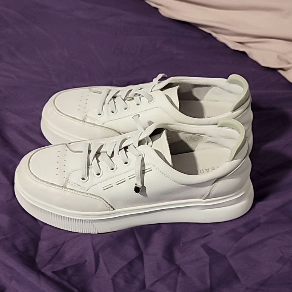 White tennis,  yeracon super comfy.
